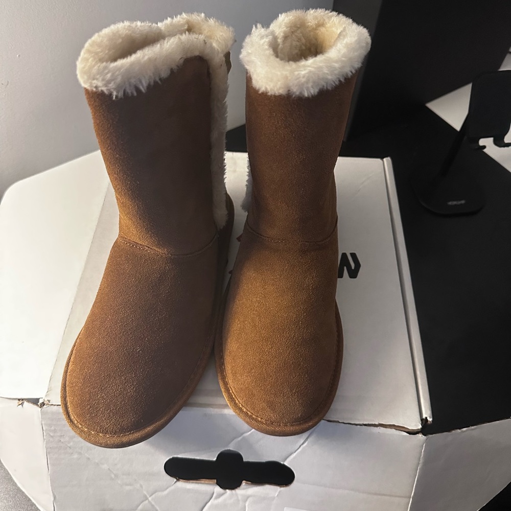 Minnetonka Chatham Boots 8